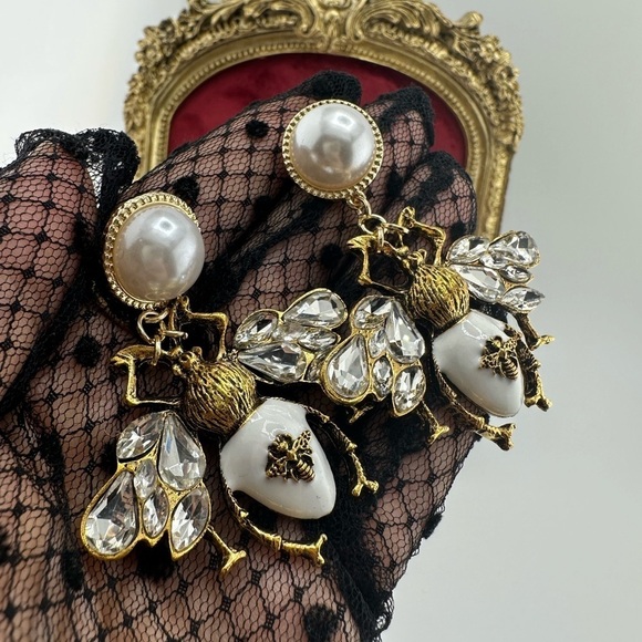 Vintage Honeybee Elegant Gold White Crystal Pearl Bee Earrings - Picture 3 of 11